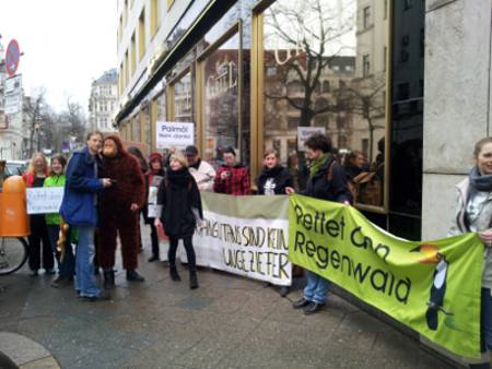 Umweltschützer protestieren gegen Nutzung von Palmöl